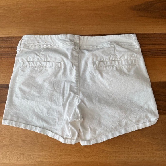 American Eagle White Stretch Midi Shorts Sz. 8 - Picture 3 of 6